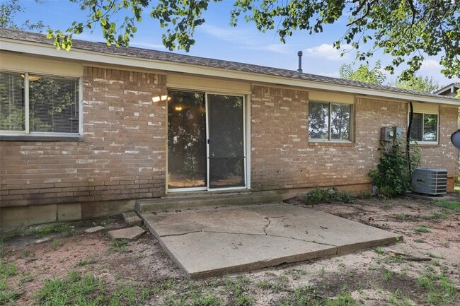 Building Photo - 905 Craig Dr
