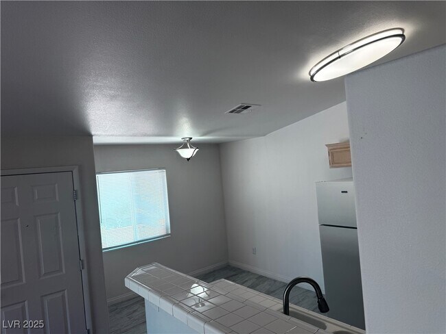 Building Photo - 2110 Los Feliz St
