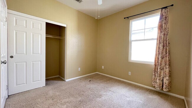 Building Photo - 13325 Calle Del Campo