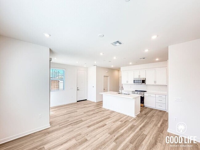 Building Photo - 7006 Solara Wy
