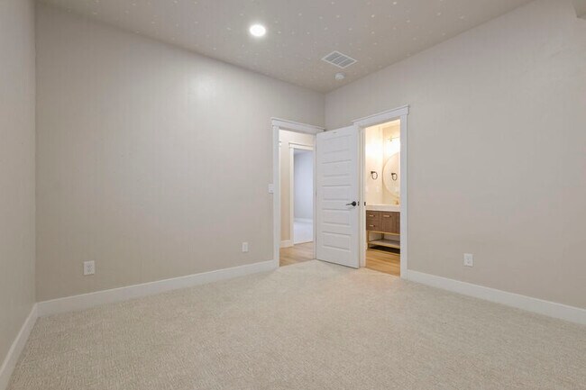 Building Photo - 5839 Yancey Dr