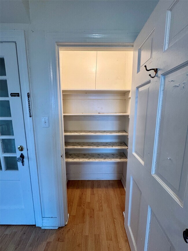 Building Photo - 8424 E Lake Rd