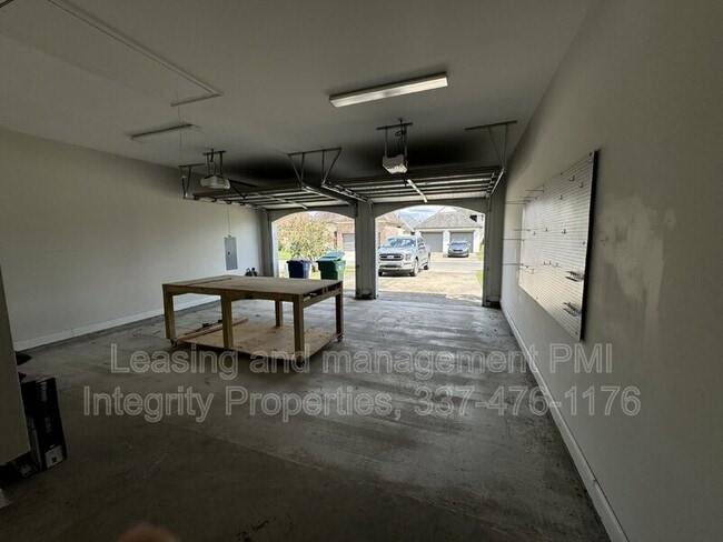 Building Photo - 216 Golden Cypress Dr