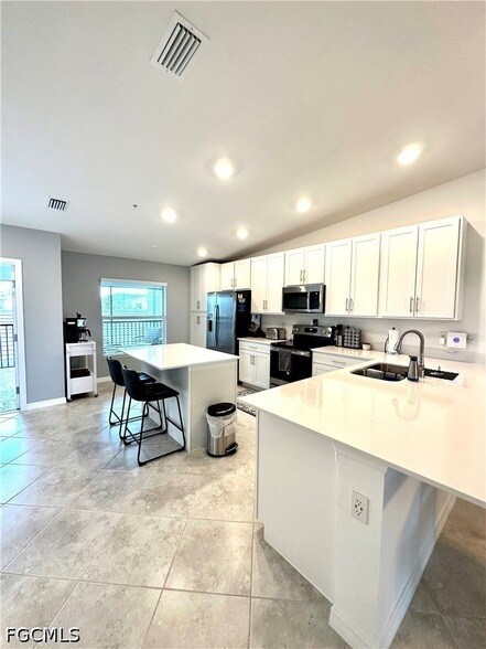 Building Photo - 15970 Grassland Ln