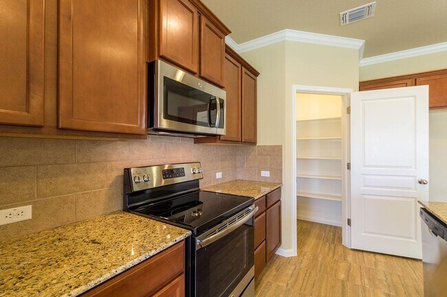 Building Photo - Spacious 4-Bedroom, 2-Bath Home in Hills o...
