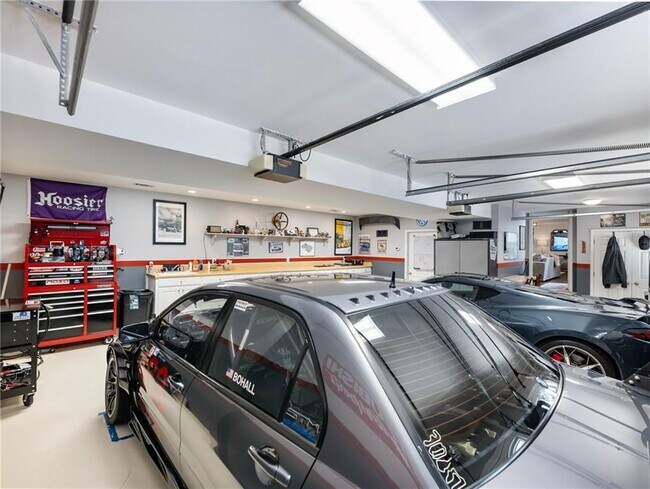 Building Photo - 3965 Hamilton View Way NE