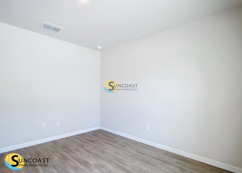 Building Photo - 1147 S Apopka Ave
