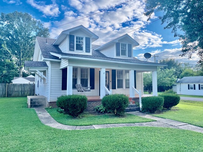 Building Photo - Lovely Cottage in Downtown Athens!