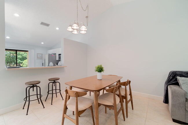 Building Photo - 13095 Belhaven Ct
