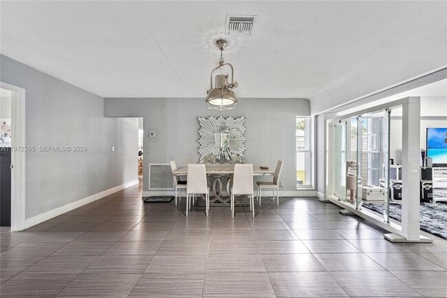 Building Photo - 2534 Monroe St