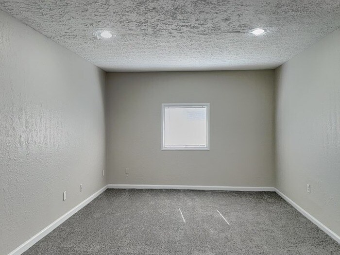 Building Photo - 83 N Wagon Rd