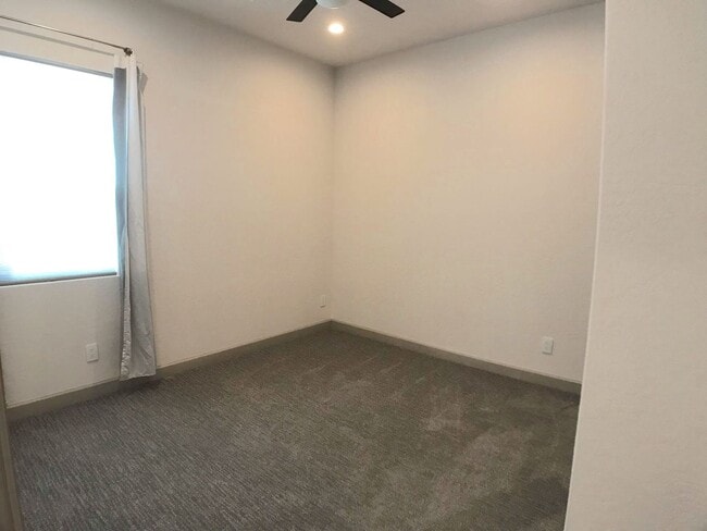 Building Photo - Gorgeous Los Lunas 3 Bedroom! Open layout! Tons of space. Built in 2021