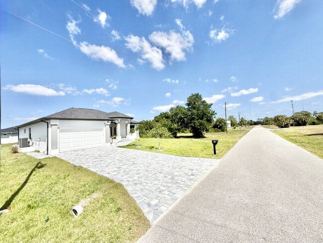 Building Photo - 20 Coxswain Dr