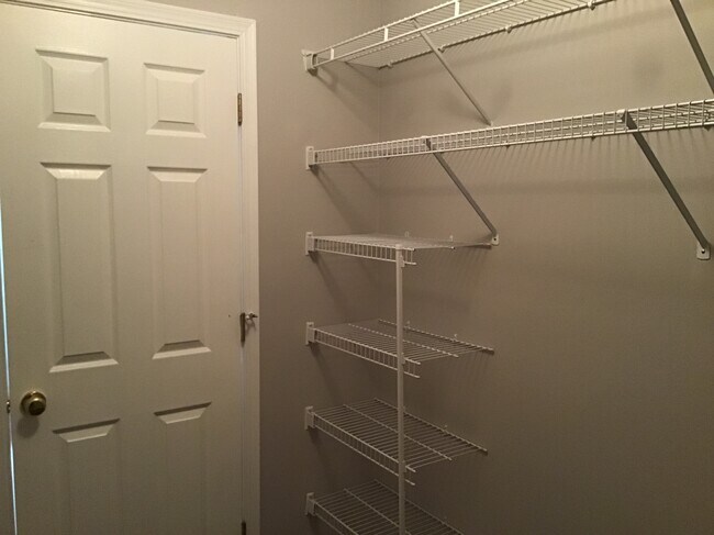 Building Photo - 1559 Parkside Dr