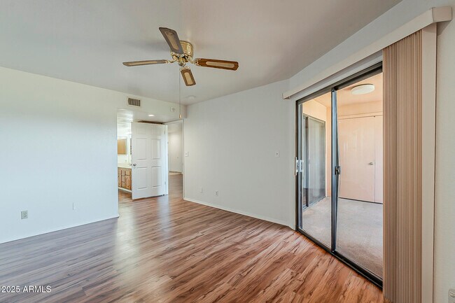 Building Photo - 4303 E Cactus Rd