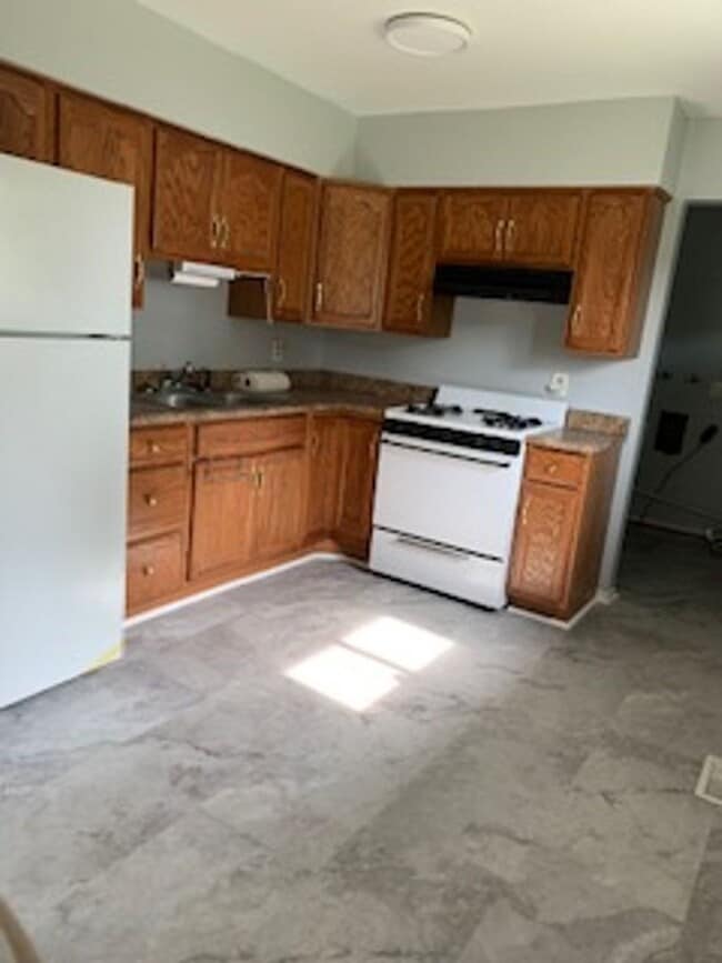 Building Photo - Three Bedroom Home Located Near Burdsal Pkwy and Riverside Dr