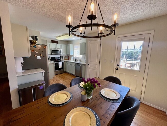 Building Photo - Gorgeous 4 Bedroom Home in Wagon Trails Neighborhood with Walking Trail Access!