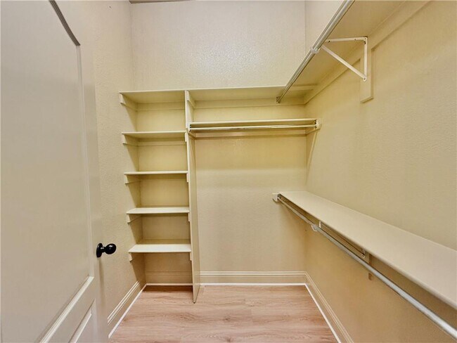 Building Photo - 511 Verona Way