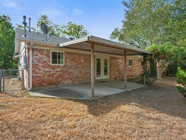 Building Photo - 8010 Camden Dr