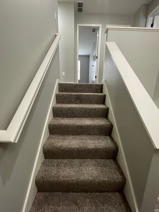 Building Photo - 3 Bedroom Single Family Home