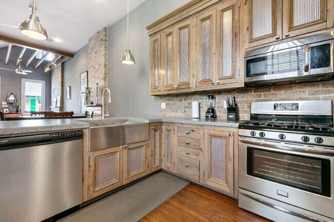 Building Photo - 1407 Baronne St