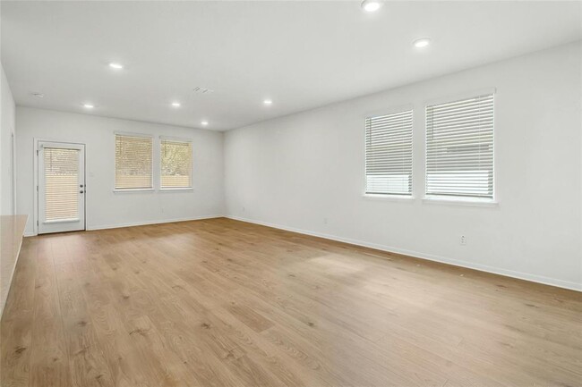 Building Photo - 475 Brooks Ranch Dr