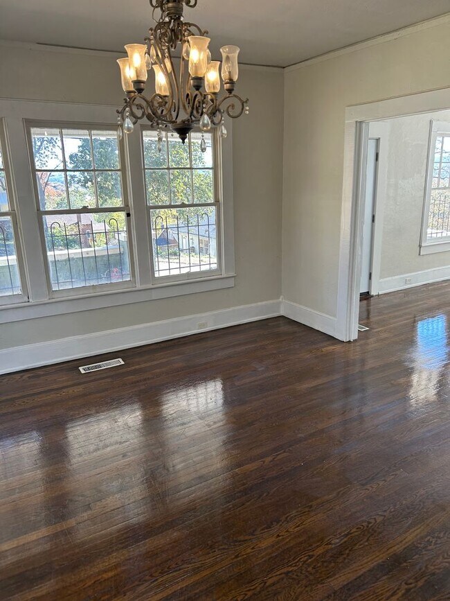 Building Photo - Newly Renovated 4 Bedroom Home / College Hills Community