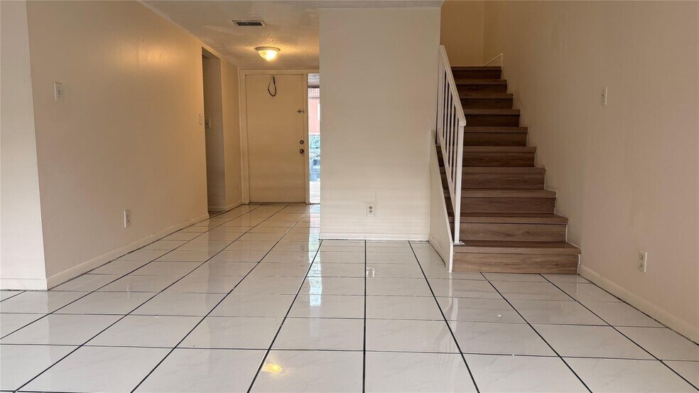 Building Photo - 22 Laredo Pl