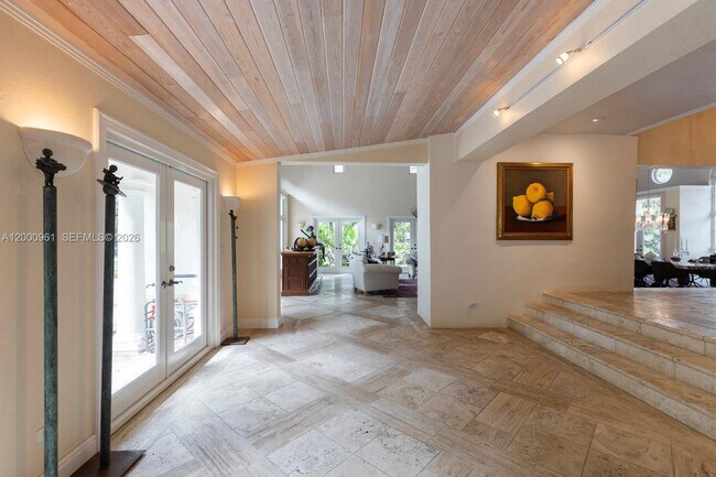 Building Photo - 10100 Lakeside Dr