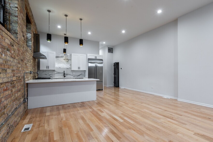 Building Photo - 2701 W Thomas St