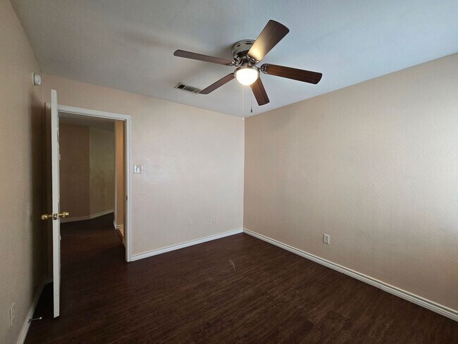 Building Photo - AVAILABLE NOW!