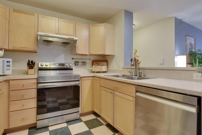 Building Photo - 5303 Brody Dr