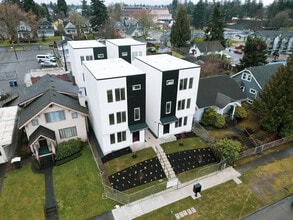 Building Photo - 616 S 34th St