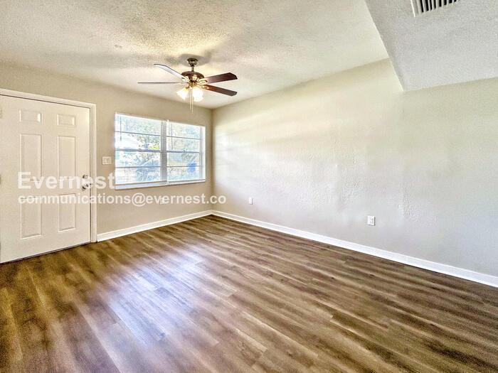 Building Photo - 1308 Melrose Ave S