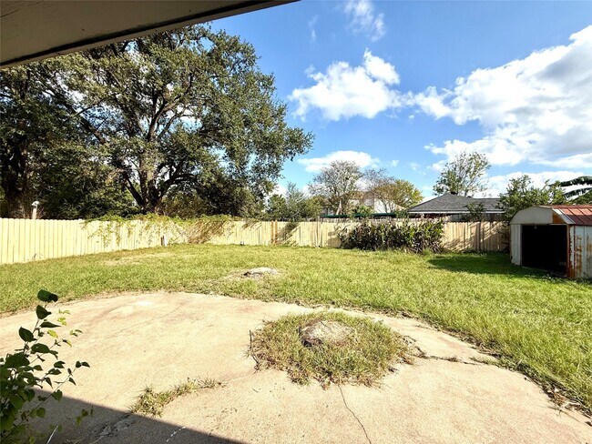 Building Photo - 9350 Guywood St