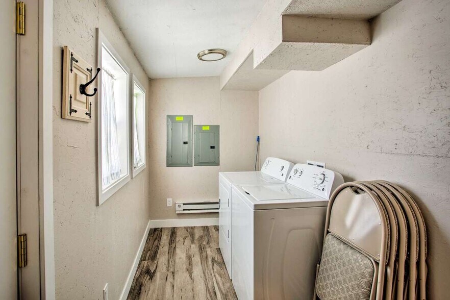 laundry (shared) - 1012 10th St E