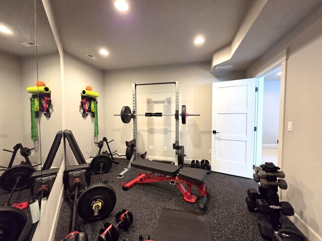 Building Photo - $4,800 - 5 Bed / 3 Bath Custom Built Home w/ Private Sport Court & Golf Green