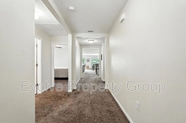 Building Photo - 119 Fairway Ct