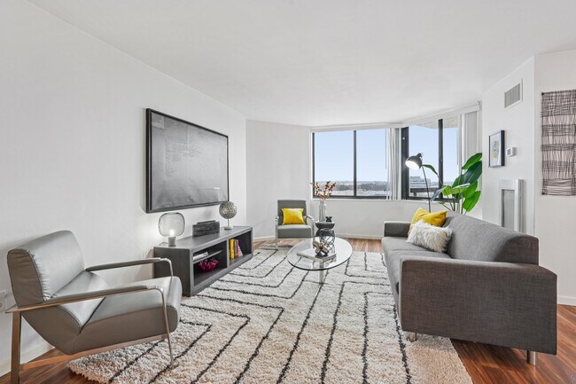 Building Photo - 530 Harmon Cove Tower