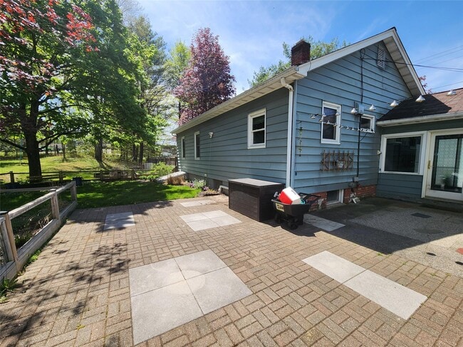 Building Photo - 1208 NY-9G