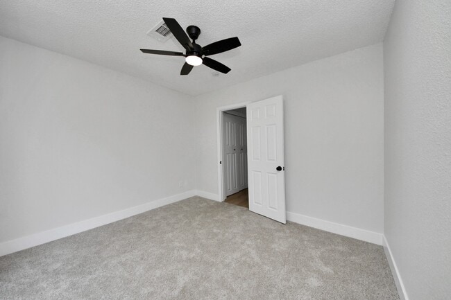 Building Photo - 7427 Willow Oak Dr