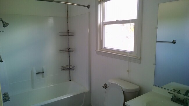 Building Photo - 705 Garland Dr