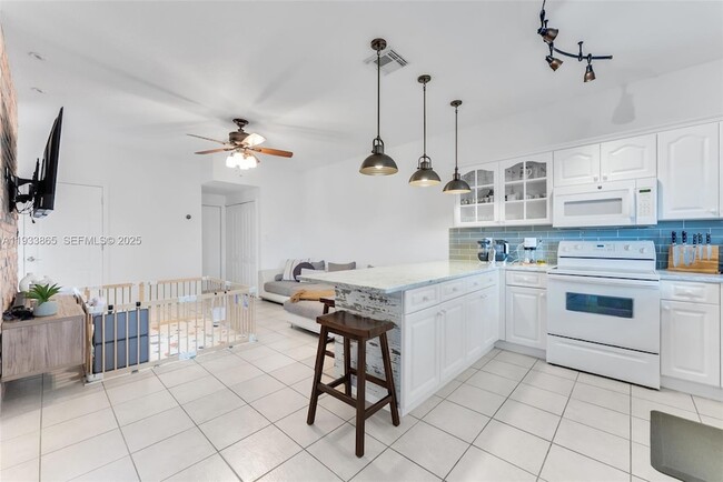 Building Photo - 12925 SW 49th Ct