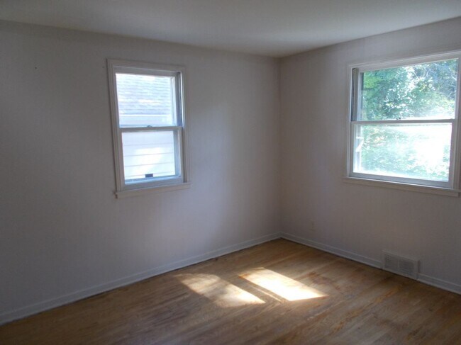 Building Photo - 70 Woodhill Dr