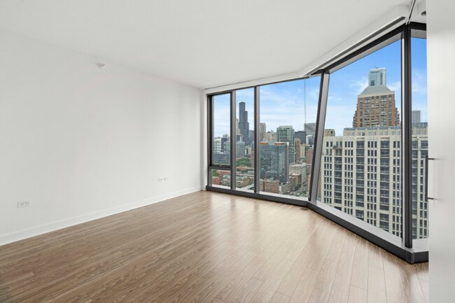 Primary Photo - 1325 S Michigan Ave