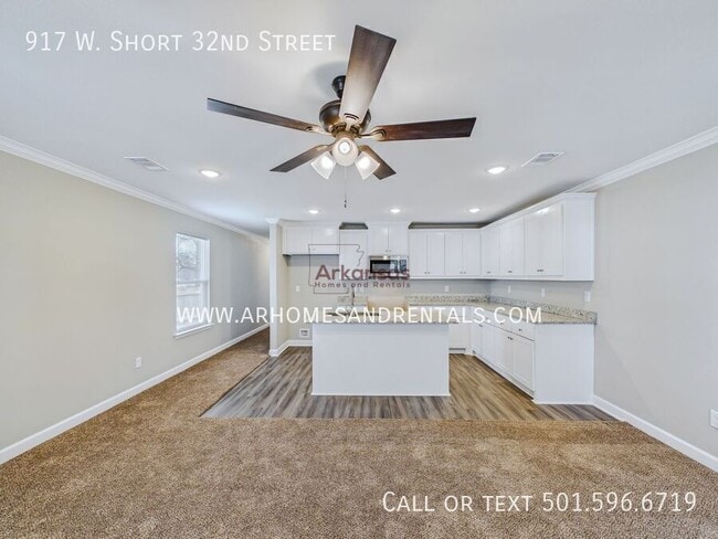 Building Photo - 917 W Short 32nd St