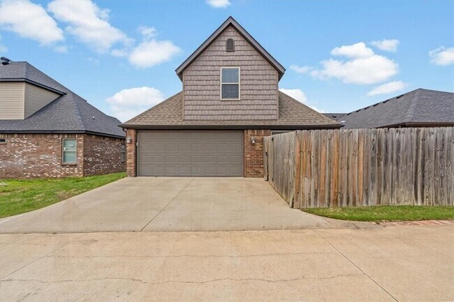 Building Photo - 3211 SW Stonepoint Ave