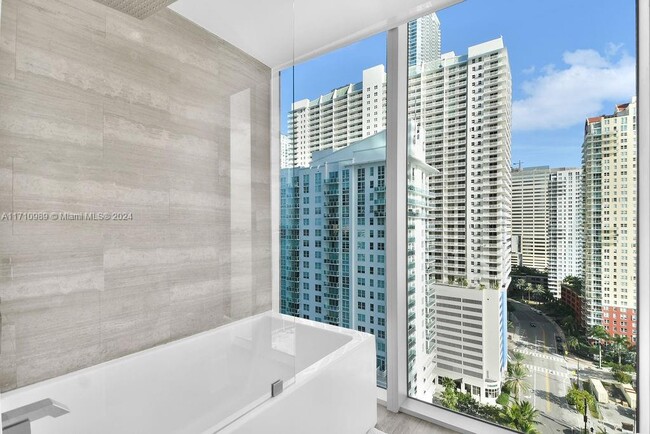 Building Photo - 1300 Brickell Bay Dr