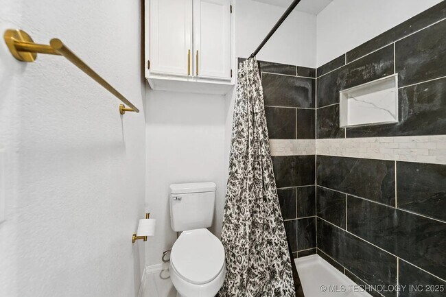 Building Photo - 6947 S 30th W Ave