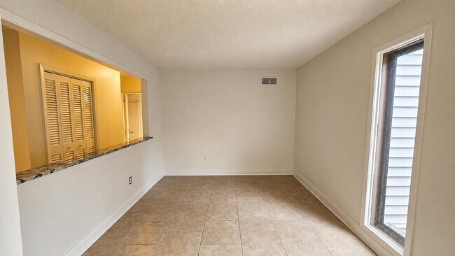 Building Photo - 89 Ericson Rd
